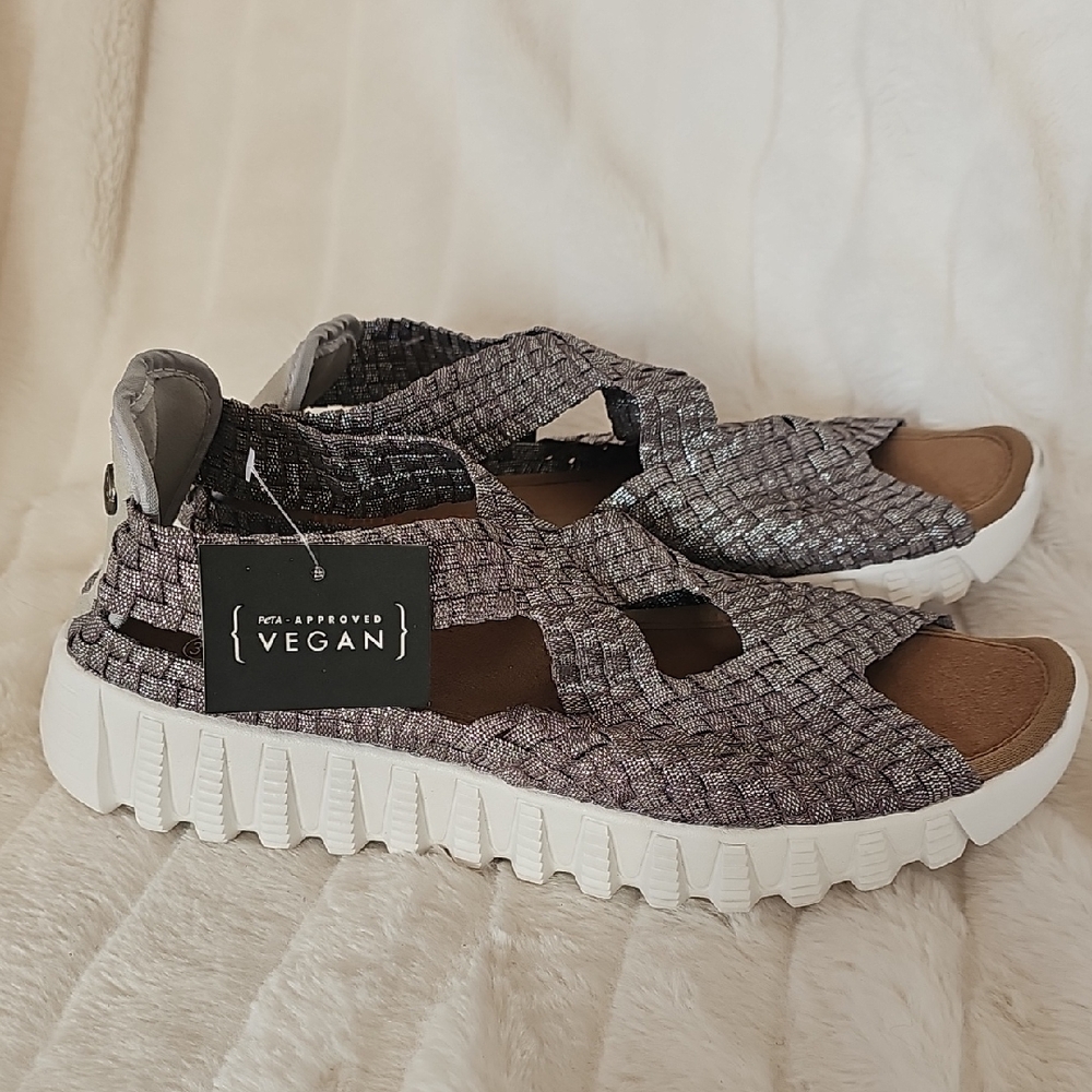 bernie mev. Women's Vegan Sandals - Textured Black and White